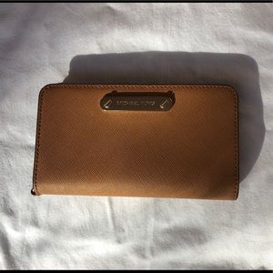 Michael Kors Wallet/Phone Clutch
